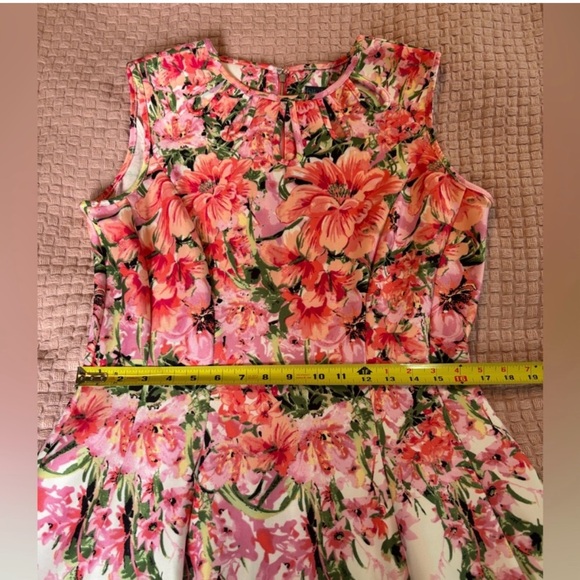 Gabby Skye Women's Floral Fit and Flare
Sleeveless Dress Size 12 - Picture 7 of 9
